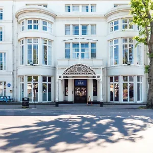 A&o , Hove Velká Británie