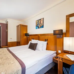 Hotel Exe Carlton, Budapesta