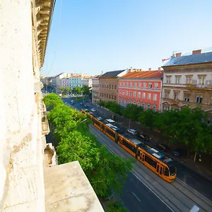 Hostel On The Way, Budapest